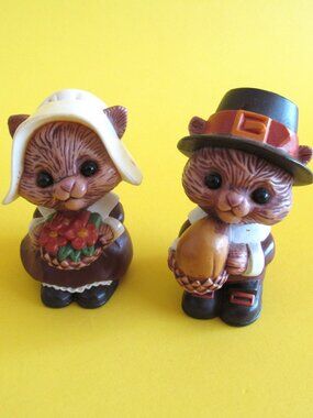 Vintage Thanksgiving salt and pepper shaker set Hallmark Chipmunk couple